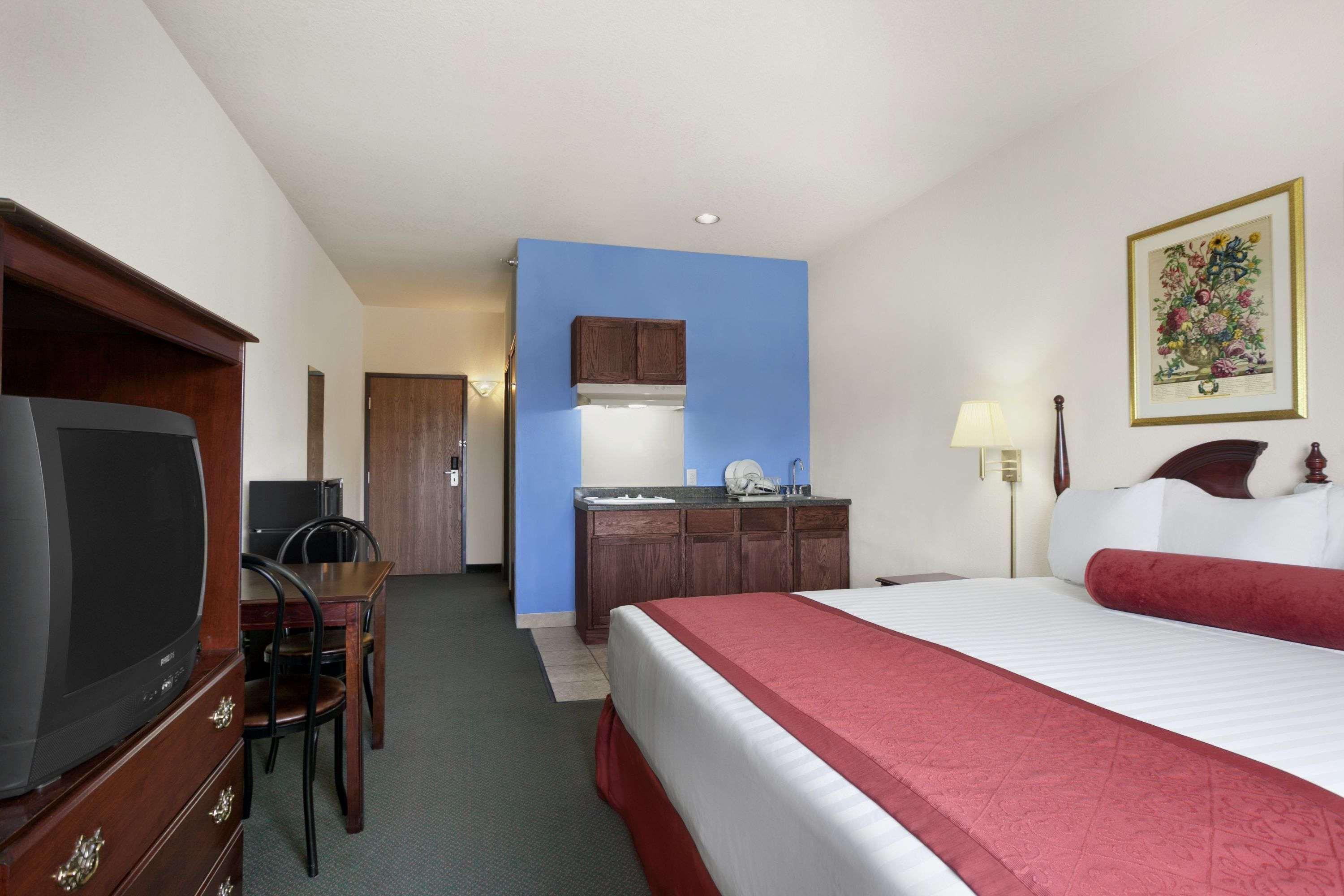 Days Inn & Suites By Wyndham Romeoville Eksteriør bilde