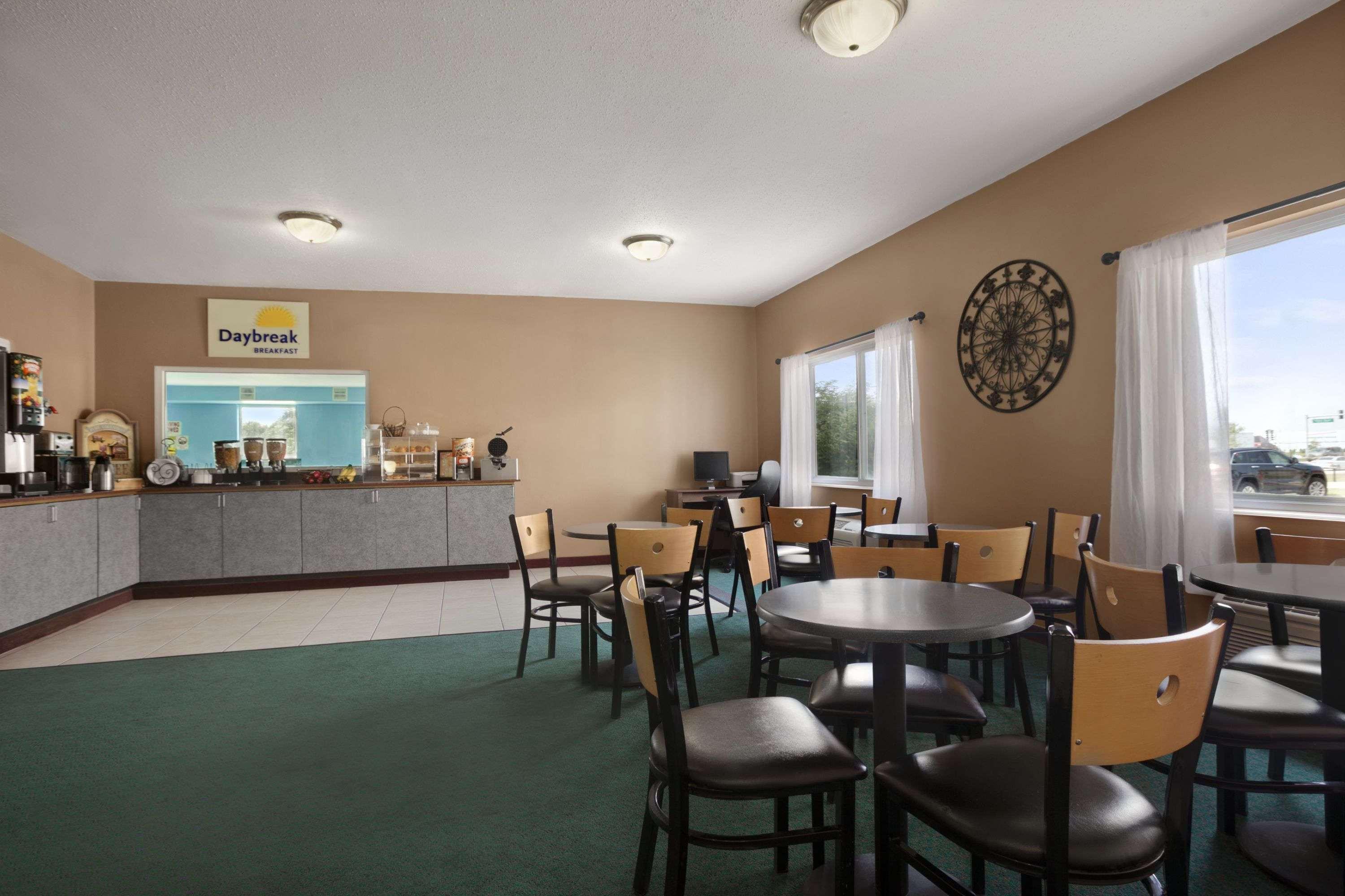 Days Inn & Suites By Wyndham Romeoville Eksteriør bilde
