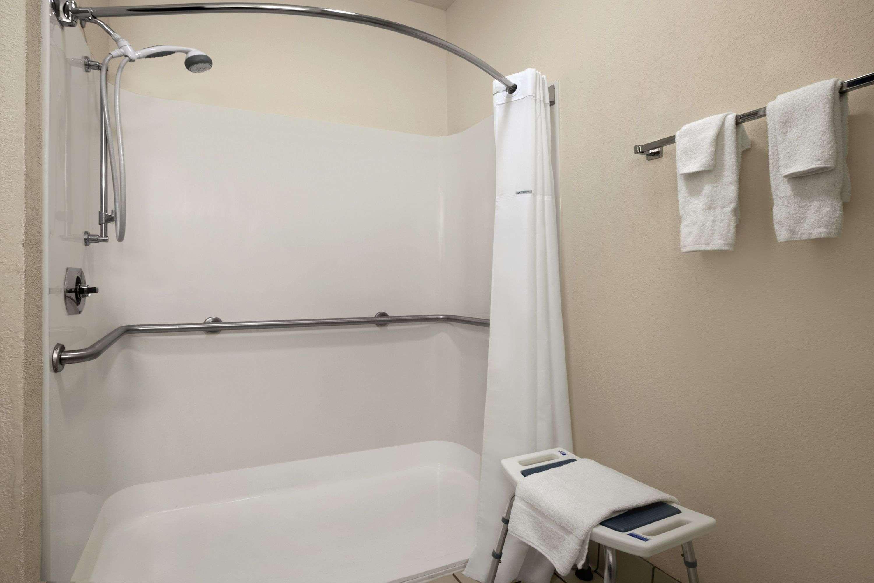 Days Inn & Suites By Wyndham Romeoville Eksteriør bilde