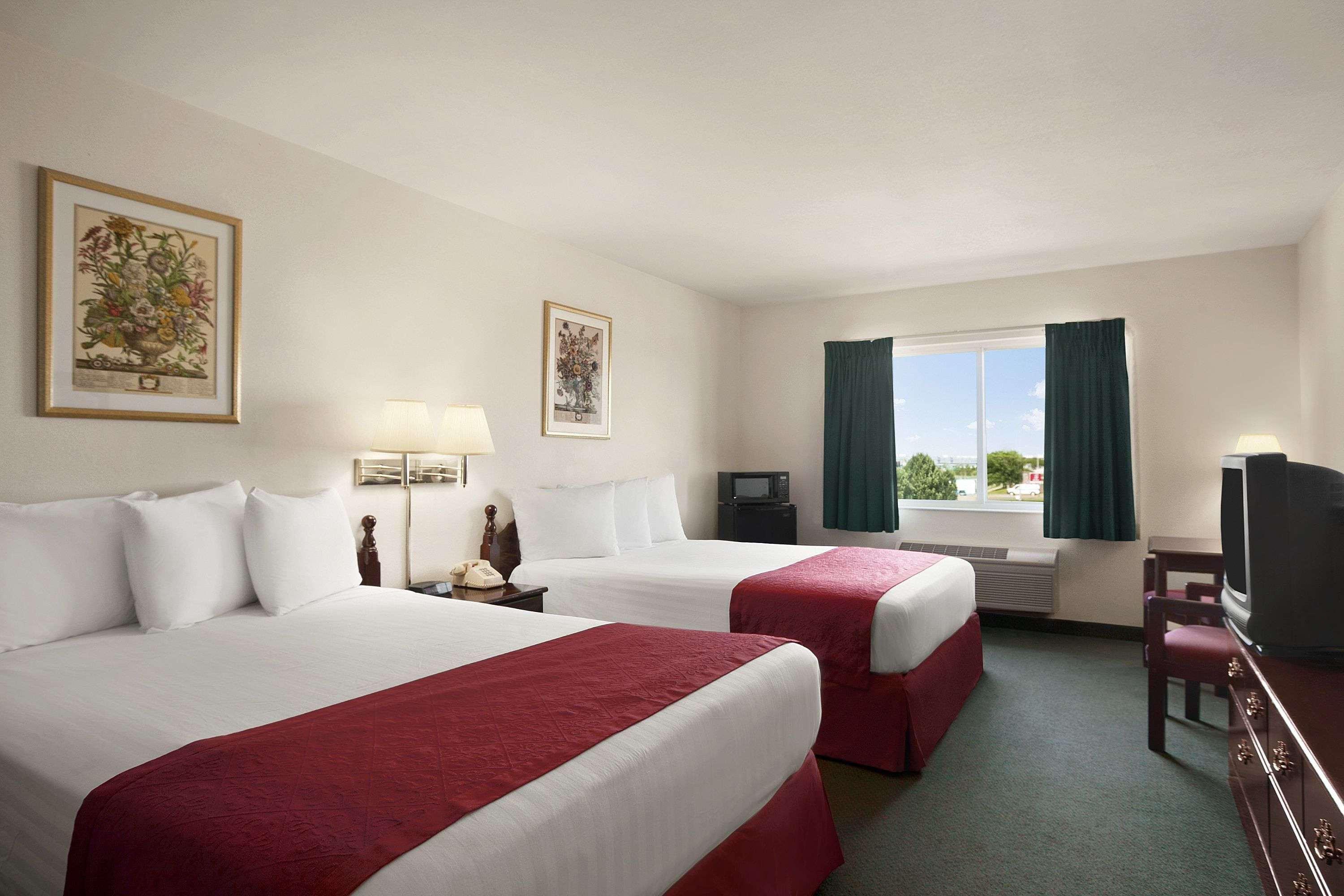 Days Inn & Suites By Wyndham Romeoville Eksteriør bilde