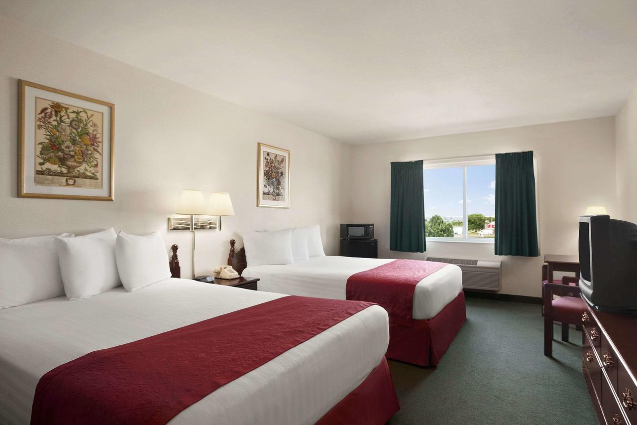 Days Inn & Suites By Wyndham Romeoville Eksteriør bilde